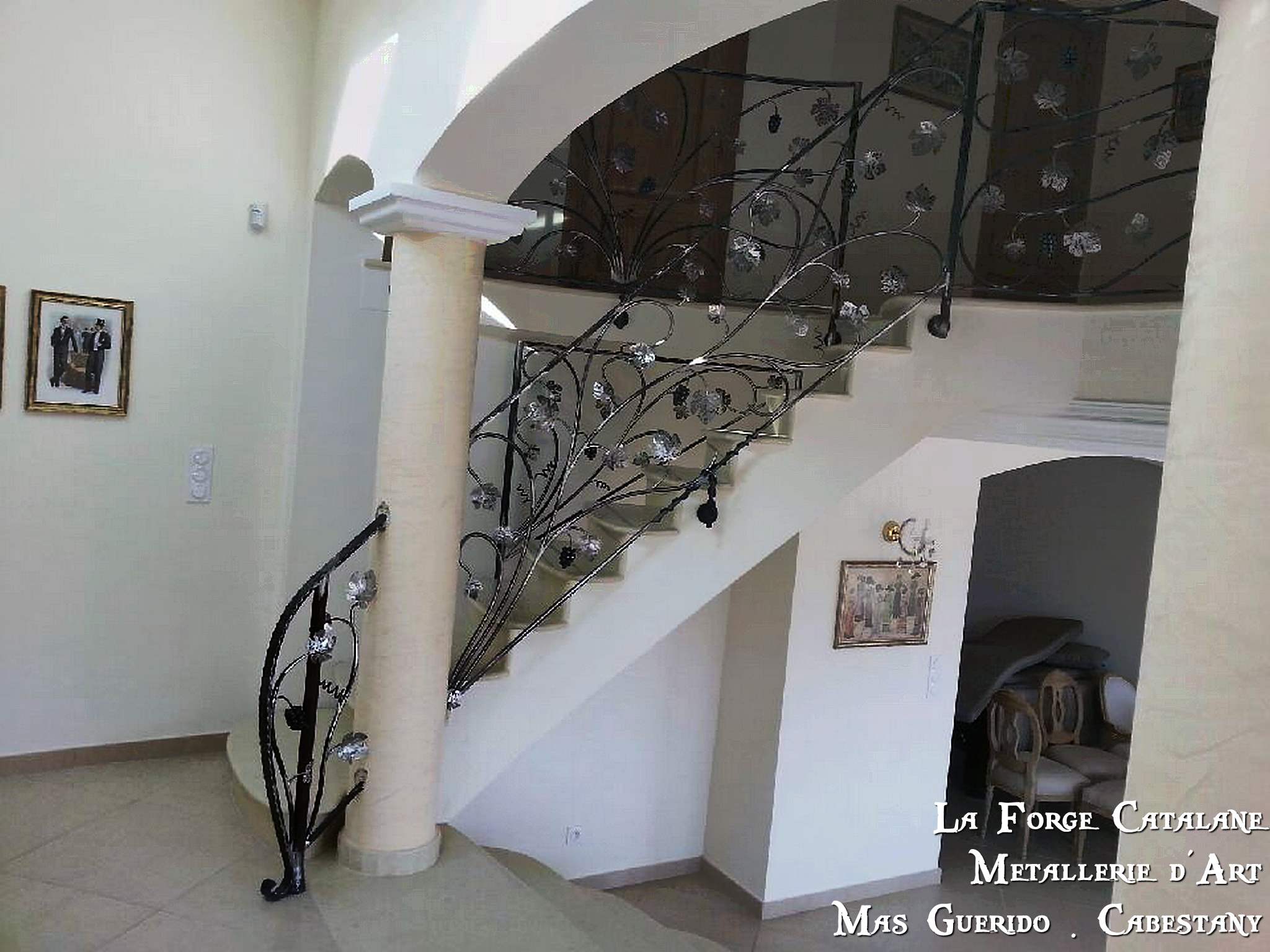 rampant debillarde vegetal vigne travail chaud forge catalane 2.jpg